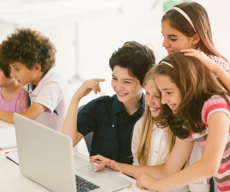 Programiranje kot najboljša izbira drugega tujega jezika, ki se ga naj uči vaš otrok