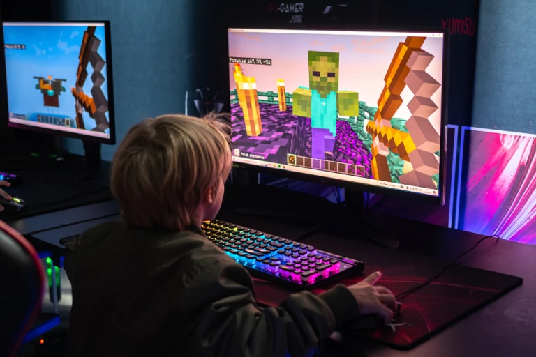 Ali se je mogoče naučiti programirati s pomočjo priljubljenih računalniških iger?